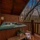 Log Cabin, Hot Tub, Fireplace, Pool Table & Views! Sevierville - Photo 1