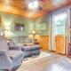 Charming Fox Den Cabin in Whittier with Hot Tub!, Whittier (foto 4)