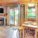 Charming Fox Den Cabin in Whittier with Hot Tub!, Whittier (foto 8)
