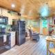 Charming Fox Den Cabin in Whittier with Hot Tub!, Whittier (foto 9)