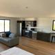 Modern studio with fabulous views Guyra - Photo 1
