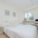 Przytulny Apartament z Balkonem i Klimatyzacją by Noclegi Renters, Varsovia - Foto 1