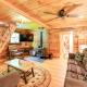 Cardinal Pines Cabin on 8 Acres - Dog Friendly!, New Berlin (foto 3)