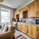 GuestReady - Charming Home in Old Town Edinburgh - Photo 8