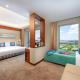 Holiday Inn Shanghai Pudong Kangqiao by IHG - Free shuttle bus to Disney land, Ins Swimming Pool, Shanghai - Foto 7