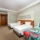 Holiday Inn Shanghai Pudong Kangqiao by IHG - Free shuttle bus to Disney land, Ins Swimming Pool, Shanghai - Foto 6