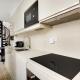 Pick A Flat's Apartment in Monrmartre - Rue Lepic, Paris - Foto 7
