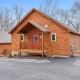 LOCATION 2 Bed 2 Bath Win A Bear cabin located less than a mile from the Pigeon Forge strip