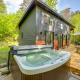 Modern Hersey Tiny Home with Private Hot Tub!, Evart - Fotografie 2
