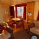 Bell Bank C8 - pet friendly, bed linen, close to bars and shops - Meadow Lakes Caravan & Lodge Hire Chapel Saint Leonards - Foto 4