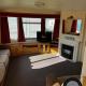Bell Bank C8 - pet friendly, bed linen, close to bars and shops - Meadow Lakes Caravan & Lodge Hire Chapel Saint Leonards - Foto 6