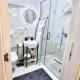 Modern 2 bedroom apartment with balcony in central location, Tirana - Photo 4