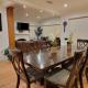 Luxury and Spacious 5 bedroom private house by Melrose WIFI TV Backyard Free Parking close to the Grove Hollywood Walk of Fame, Los Angeles - Foto 1