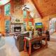 Awesome Retreat - North GA Cabin with Views - Hot Tub, Game Room, Fire Pit, and Stunning Mountain Views near Blue Ridge - Minera, Morganton (foto 10)