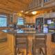 Feather Ridge - Dog-Friendly Mountain Cabin Rental Mountain Views, Hot Tub, Game Room, Outdoor Firepit, - Blue Ridge, GA - Fotografie 8