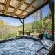 Golden Getaway - Mountain Views, Hot Tub, Outdoor Fire Pit, Cozy Accommodations - Mineral Bluff, GA - Zdjęcie 3