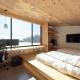 森deワーケなすっぽ 木の温もりとホテルライクな佇まい 森のバレルサウナ