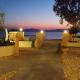 Right on the beach- BEACHFRONT-Best unit -Paros Aliki - Foto 1