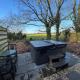 Squirrel Lodge at Owlet Hideaway - with Hot Tub, Near York - Foto 5