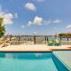 Waterfront Getaway with Pool and Dock - Walk to Beach! Clearwater Beach - Foto 1