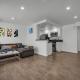 Stylish One-Bedroom Retreat with Central AC & Free Parking in the Heart of Hollywood, Los Angeles - Foto 1