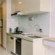 Well Furnished and Comfy Studio Sky House BSD Apartment By Travelio, Tangerang - Fotografie 8