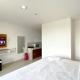 Comfy Studio with Twin Bed at Enviro Apartment By Travelio Cikarang - Fotografie 1