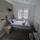 Modern 4 BR flat with 4 ensuites in central Reading - Photo 3