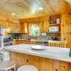 Rustic Cabin in West Danville with Deck and Fire Pit!, West Danville (zdjęcie 7)