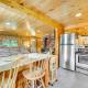 Rustic Cabin in West Danville with Deck and Fire Pit!, West Danville (zdjęcie 9)