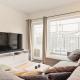 Dinbnb Apartments I 1 minute to tram! Newly built with balcony & 3 beds, Bergen - Foto 1