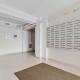 Petite Blue Apartment, Roşu - 写真 8