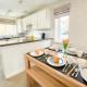 Emerald House -3 Bed - Free Parking, Ferrybridge