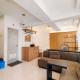 Spacious Classic Studio at Jarrdin Cihampelas Apartment By Travelio, Bandung - Fotografie 3