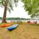 Lakefront Cottage in Clear Springs w/ Deck & Patio