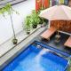 White Blue House - Private Room, Shared Pool and Kitchen - 8 Ubud - Foto 4