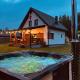 Domek z kominkiem nad jeziorem z jacuzzi ogrodowym, Sumowo - Fotografie 2