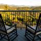 Bobcat Peak - Luxury Mountain Home - Hot Tub - Secluded - WiFi - Washer - Dryer - Amazing Views, Red River