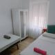 8 mins walk to Train Station Low Cost Youth Hostel Séville - Photo 4