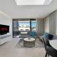 Sleek 1BR Apartment with Skylight near Coogee Beach Sídney - Foto 7