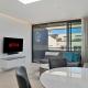 Sleek 1BR Apartment with Skylight near Coogee Beach Sídney - Foto 8