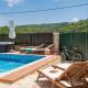Villa Old House with Pool, Jacuzzi, Šumet (fotografie 3)
