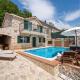 Villa Old House with Pool, Jacuzzi, Šumet (fotografie 2)