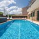 Villa Old House with Pool, Jacuzzi, Šumet (fotografie 7)