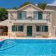 Villa Old House with Pool, Jacuzzi, Šumet (fotografie 4)
