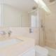 Bright 2 Bedroom Apartment with parking in Lisbon, Lisbonne - Photo 3