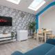 Santorini Blues by CEFAS - Free Parking - Bungalow - Near Airport, Manchester - Zdjęcie 1