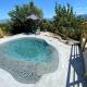 villa ipnotica - panoramic views plus exquisite pool - sleeps 7 - very stylish, San Gregorio (foto 8)