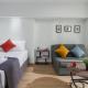 The Meta Stay - Backyard Oasis with Rooftop Access, Athen - Foto 3