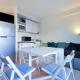 Studio en Rez-de-Jardin, 2 Couchages, à 10m de la Plage du Lavandou, Parking, Clim, Tennis. - FR-1-803-10 Le Lavandou - Photo 2